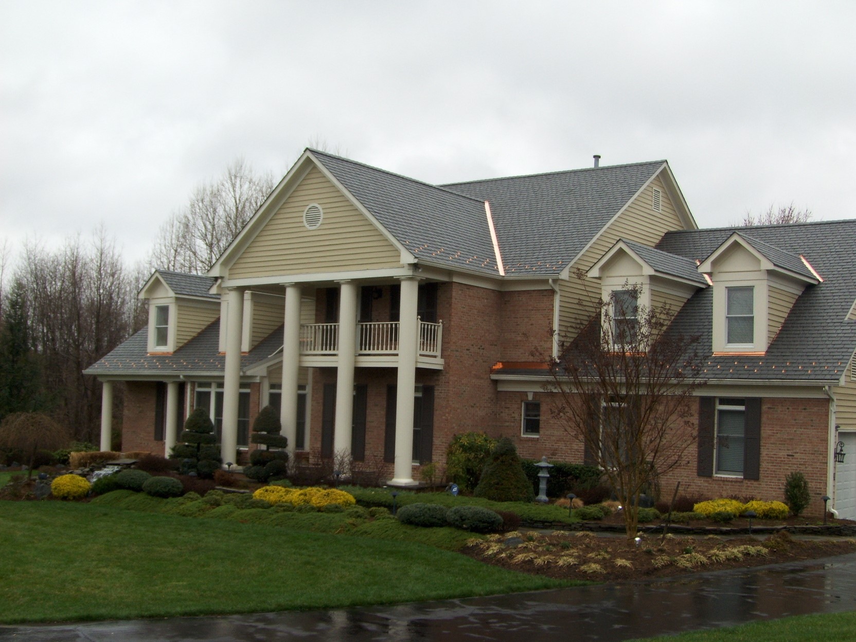 Image of home with DaVinci Slate Roof